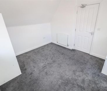 4 bedroom detached house to rent - Photo 4