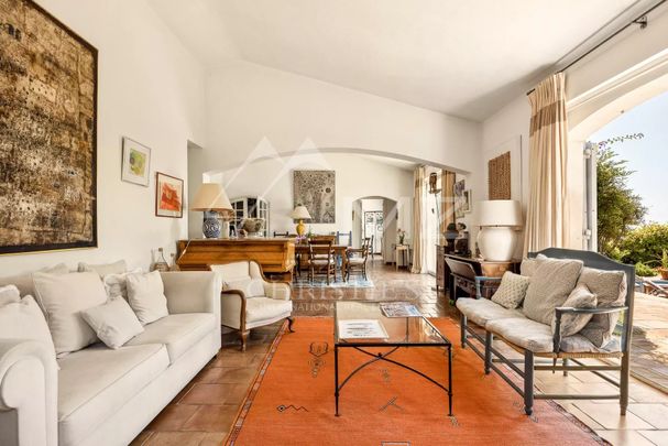 Tourrettes-sur-Loup - Villa provençale avec vue mer - Photo 1