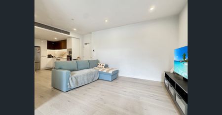 Bright & Modern 2-Bedroom Apartment in Doncaster East - Photo 4