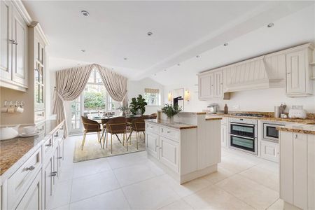 4 bedroom terraced house to rent - Photo 3