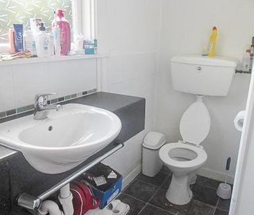 Sunny one-bedroom flat, The Glen - Photo 2