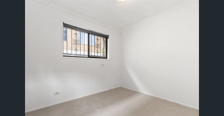 SUPERBLY LOCATED DUPLEX - Photo 5