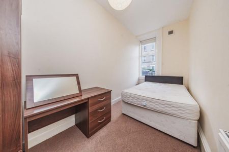 3 bedroom flat to rent - Photo 4