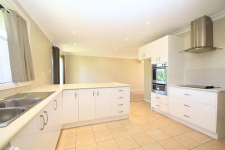 Well Presented Three Bedroom Villa - Photo 4