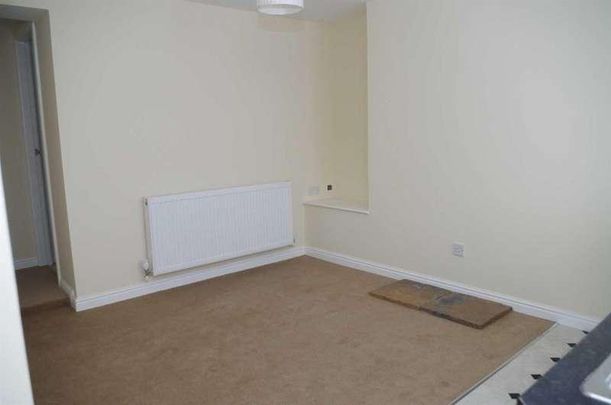 Bradford Road, Idle, BD10 - Photo 1