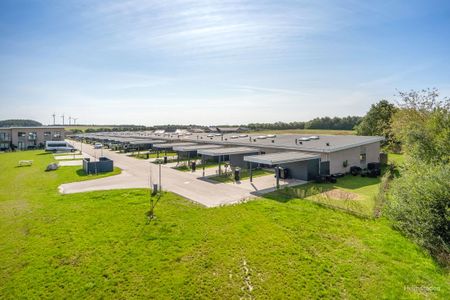 Rækkehus i nyere kvarter med legeplads og grønneområder, med plads til fælleskab - Foto 2