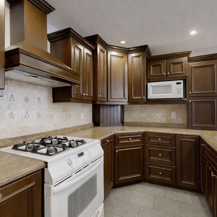 For Lease - 195 Rumble Avenue, Richmond Hill, Ontario - Photo 1