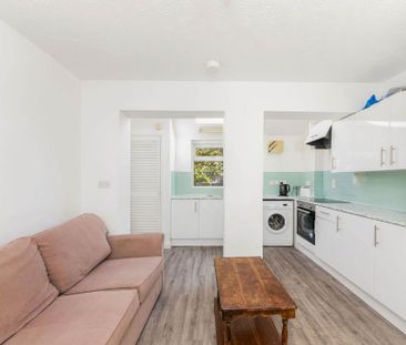 4 bedroom end of terrace house to rent - Photo 4