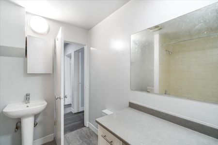Hillcrest Manor Apartments - 2 Bedroom - Photo 4