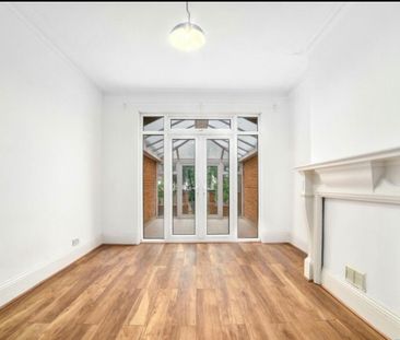 4 Bed Semi-Detached House, Woodstock Avenue, NW11 - Photo 6