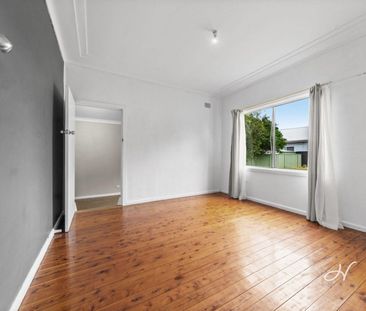 COASTAL CONVENIENCE WITH COMFORTABLE LIVING - Photo 6