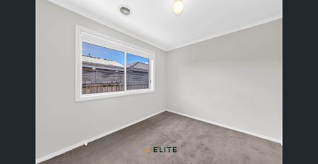 Just a short stroll to local shops and the beautiful Lake! - Photo 4