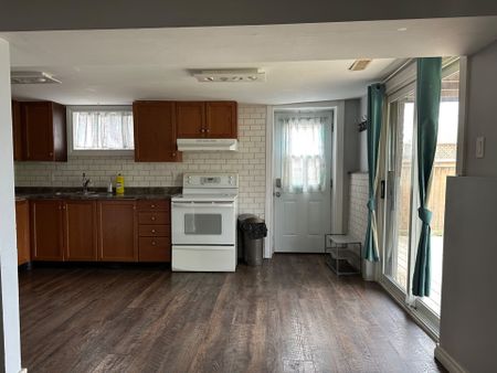 For Lease - 354 Britannia Avenue Unit# Lower, Bradford West Gwillimbury, Ontario - Photo 2