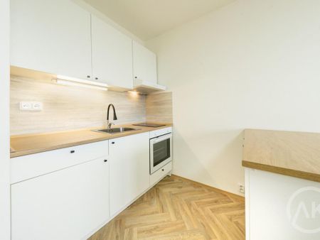 Pronájem bytu 1+kk 28 m2 - Fotografie 5