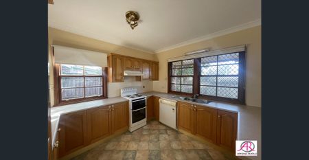 LOVELY 2 BEDROOM HOME - Photo 5