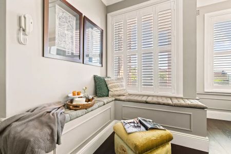 Harbour-View Elegance in a Boutique Art Deco Gem - Photo 4