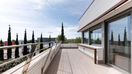 Luxury 5 room Detached House for rent in Sabadell, Catalonia - Photo 3