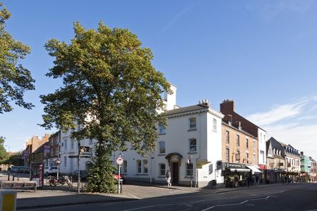 Horsefair, Banbury - Photo 2