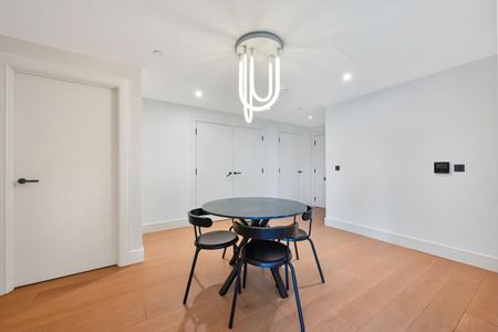 A lovely three-bedroom apartment in Palmer Road, Battersea, SW11. - Photo 2