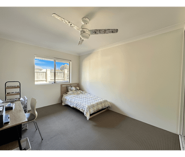 Conveniently Located Two Bedroom Apartment - Photo 3
