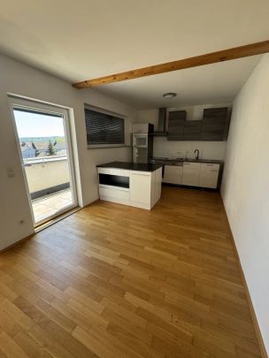 Ab sofort: Schöne 3-Zimmer-Wohnung mit großer Dachterrasse - Photo 1