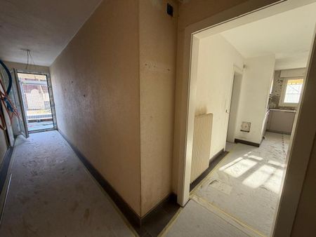 Appartement de 4,5 pièces rénové au rez-de-chaussée - Photo 5