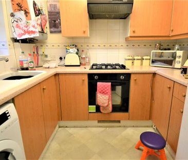 2 bedroom end of terrace house to rent - Photo 6