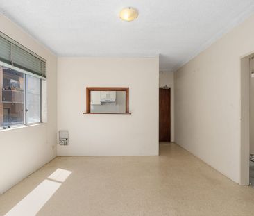 Convenient lifestyle in Liverpool CBD - Photo 2