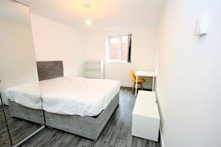 4 bedroom flat to rent - Photo 4