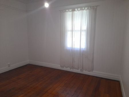 Stylish Inner-City Living in the Heart of Highgate Hill - Photo 3