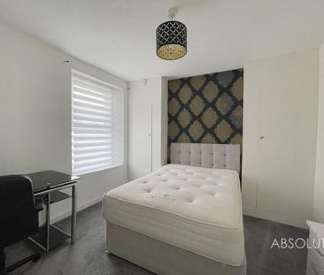 3 bedroom flat to rent - Photo 4