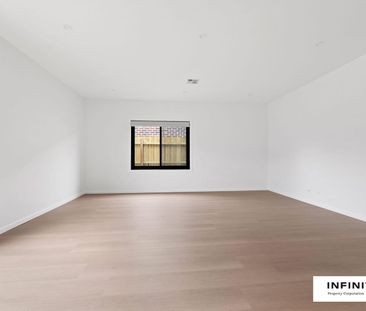 MODERN LIVING IN THORNHILL PARK! - Photo 2
