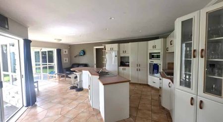 Beaut on Bayfair - Photo 3