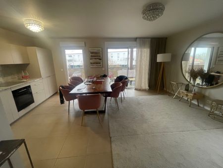 Location Appartement 4 pièces 89m² VILLENAVE D ORNON 33140 - Photo 2
