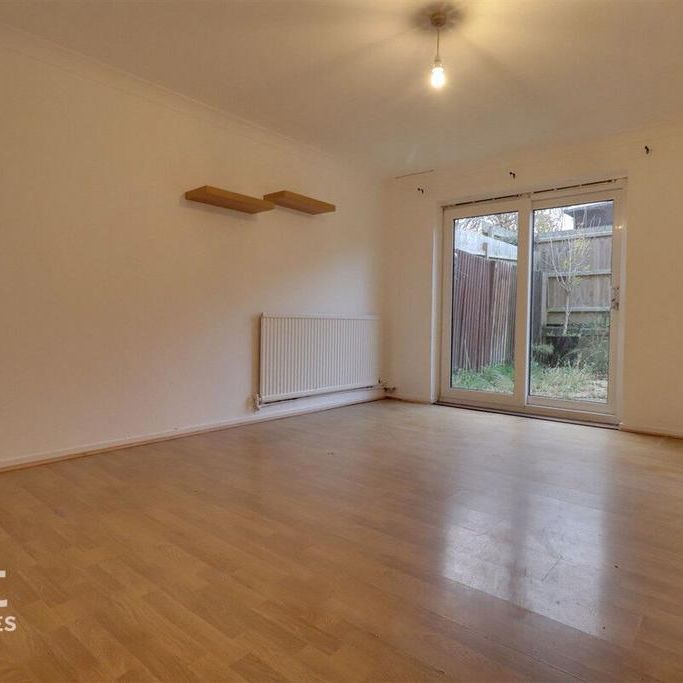 4 bedroom semi-detached house to rent - Photo 1