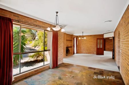 4 Bed, 2 Bath - Photo 3