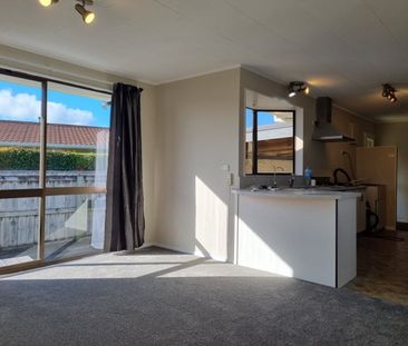 Four-bedroom in Bell Block - Photo 2