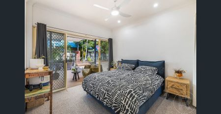 LARGE FAMILY HOME WITH POOL - Photo 4