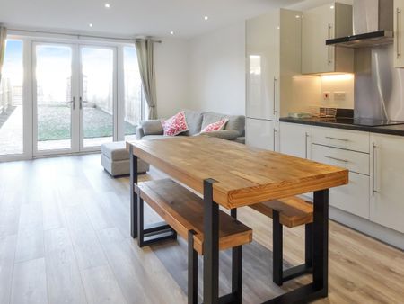 Sparrowpit Crescent, Kettering - Photo 2