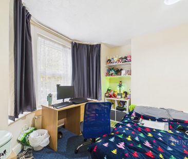 6 bedroom House To Let Total Size: 1539 SQ FT - Photo 2