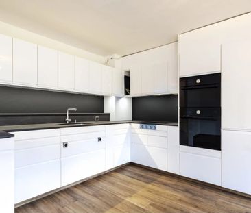 Bel appartement de 3.5 pièces rénové et bien équipé, garage-box inclus - Foto 3