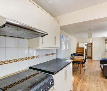 6 bedroom house to rent - Photo 1