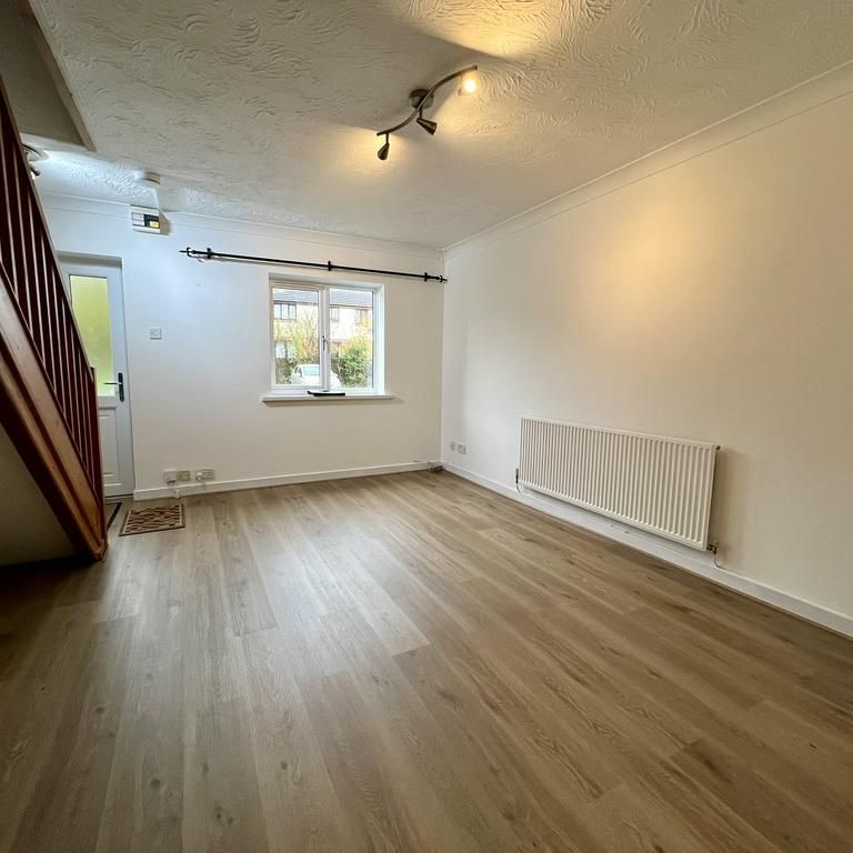 2 bedroom end of terrace house to rent - Photo 1