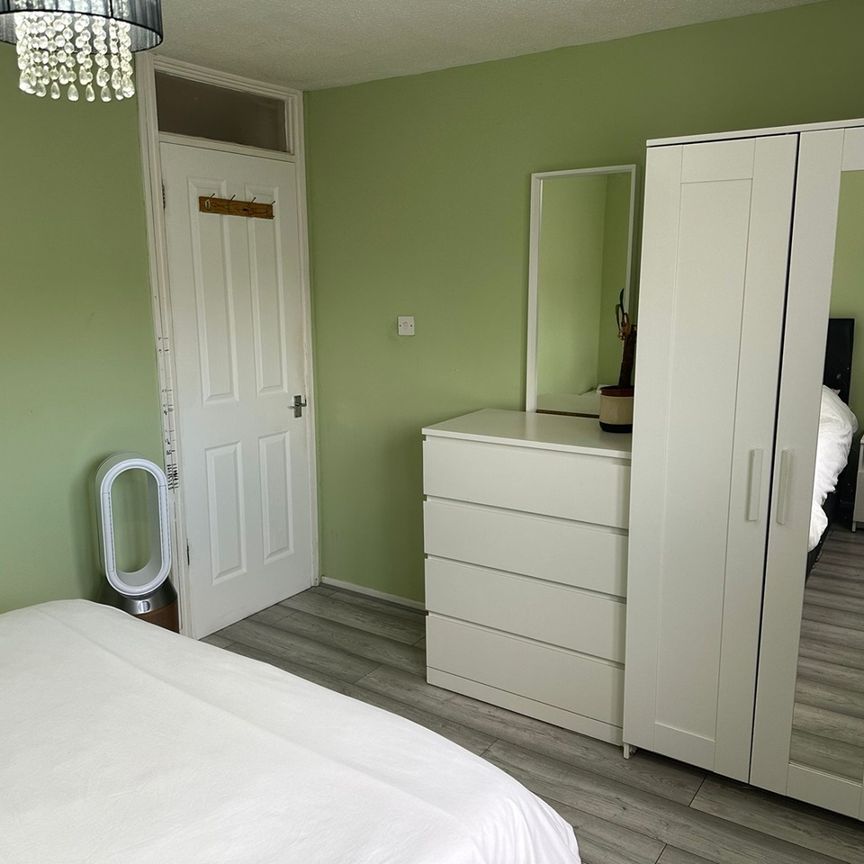 2 Bed Flat, The Heights, SE7 - Photo 1