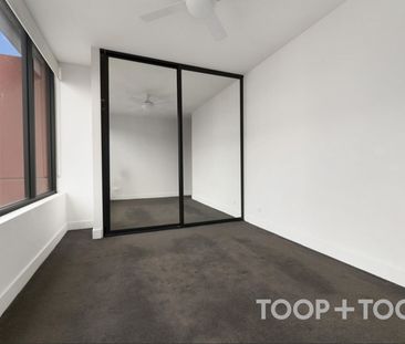 Secure & Contemporary Apartment - Photo 1