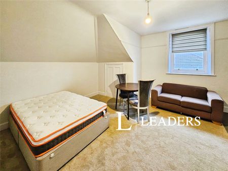 studio to rent The Drive, Hove, East Sussex, BN3 - Photo 3