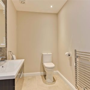 Sandringham Park, Cobham, KT11 - Photo 2