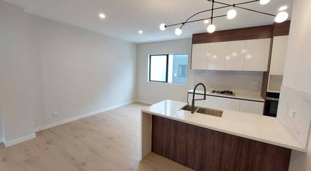 Exceptional 3-Level 4-Bedroom townhouse in Double Grammar Zone! - Photo 3