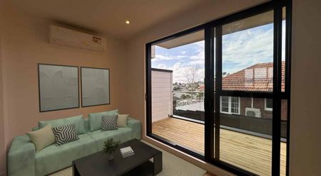 Three bedroom Henderson - Photo 2