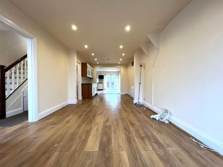 4 bedroom semi-detached house to rent - Photo 4